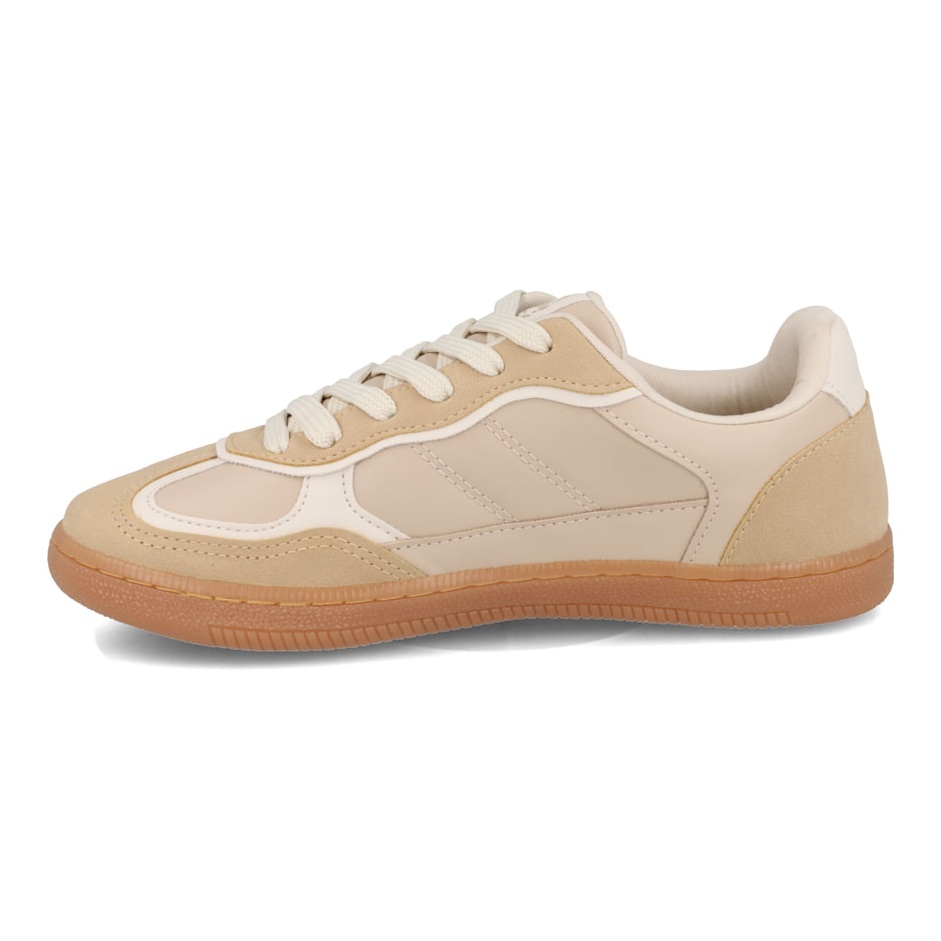 Tênis casual feminino bege visto de frente para orientar ajuste